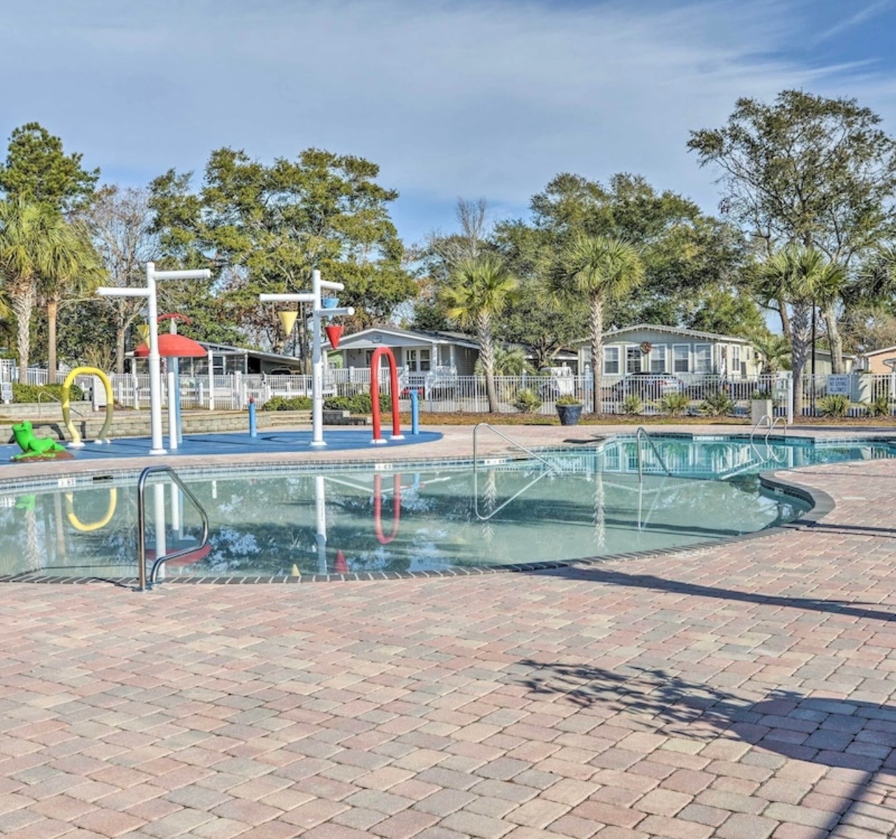 Outdoor pool & kids' splash area