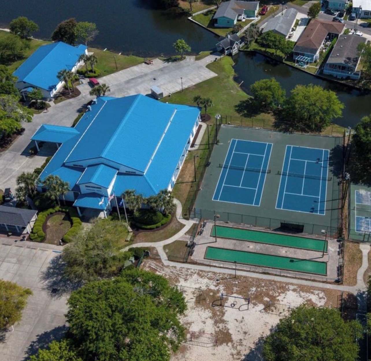 Tennis & pickleball courts on the lake